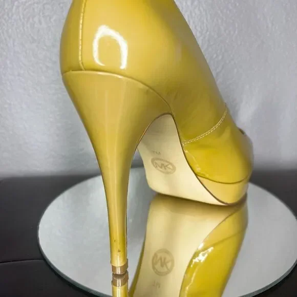 Michael Kors Leather Simple Pumps Yellow Gold Heels  Toe Cutout Size 7M​​​ - Picture 2 of 9